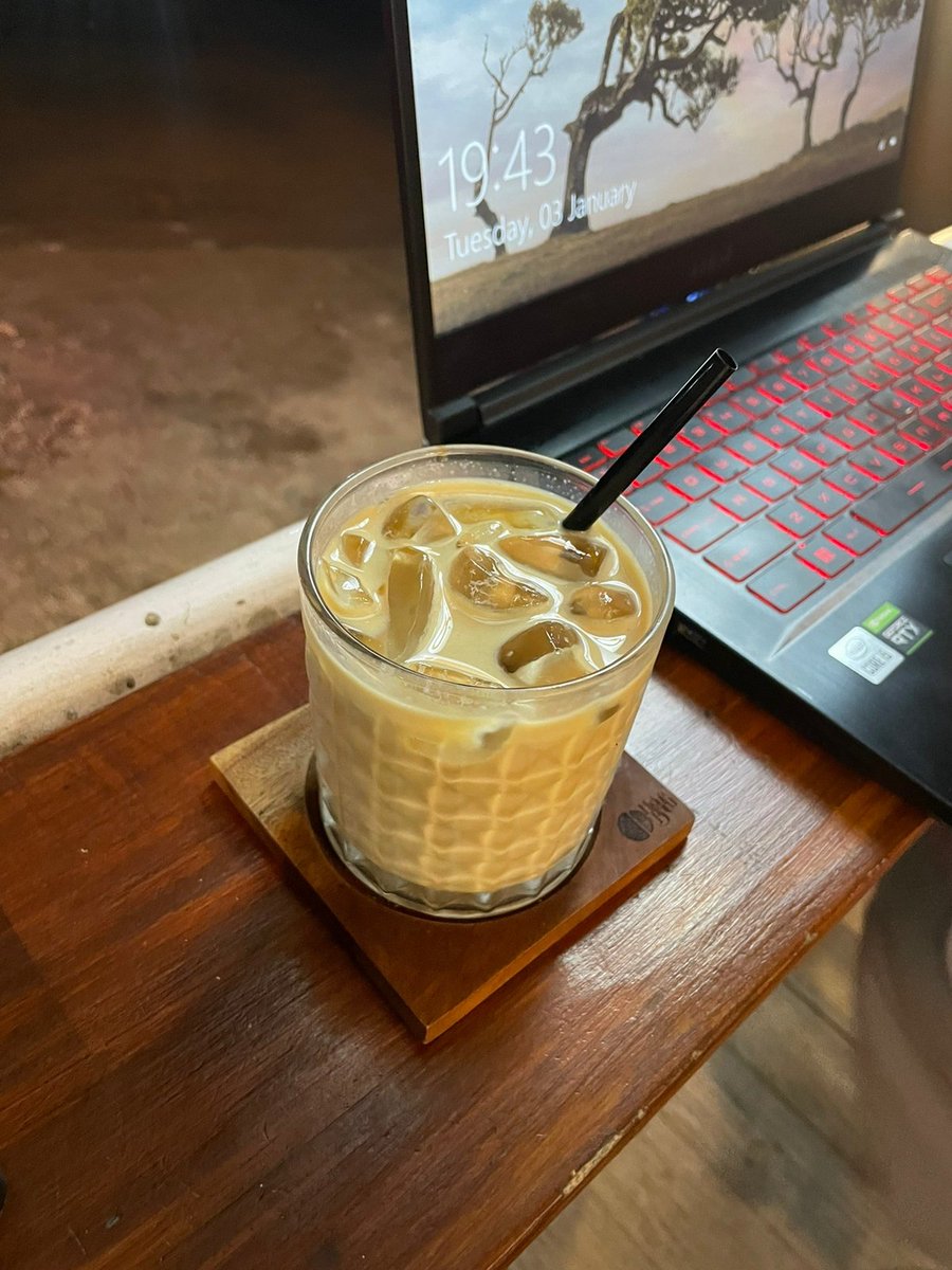 kopihidupbaru's tweet photo. Kopi dan tugas..dua teman yang emang cocok π
Yuk kami masih menyeduh sampai jam 12.
#cafe #bandung #bdngfess #itbfess #infobdg #kopihidupbaru #ngopi #kopi #kuliner https://t.co/9hlGKaHmn9