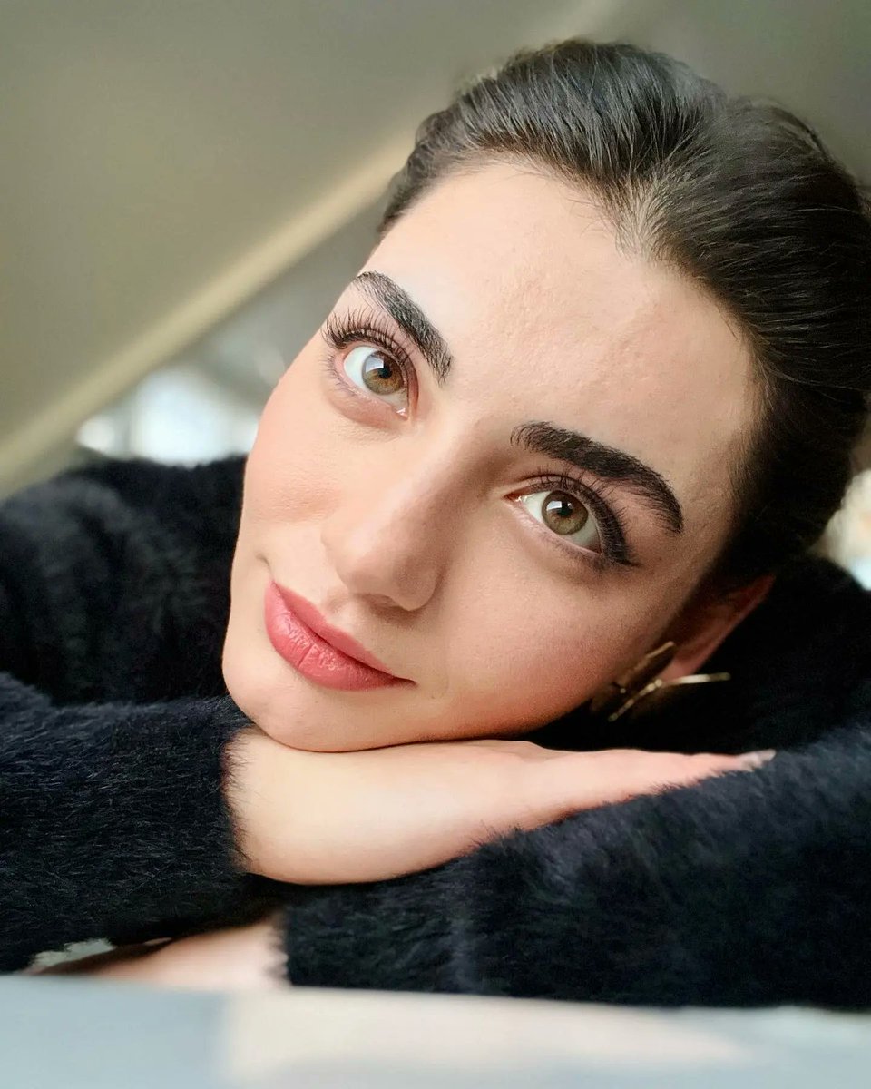 StarsWorldVip's tweet photo. نجمة مسلسل #المؤسس_عثمان #أوزجه_تورار بأحدث ظهور لها عبر السوشيل ميديا... 🦋❤️✨
#OzgeTorer 🦋 #ÖzgeTörer
#STARSTURKEY🇹🇷 #نجوم_تركيا🇹🇷
#NJÖÖMTV🇹🇷 #نجومTV🇹🇷
#STARSWORlD_ViP #نجوم_العالم_ViP
#NJOOMTV #نجومTV https://t.co/oIJ49221uz