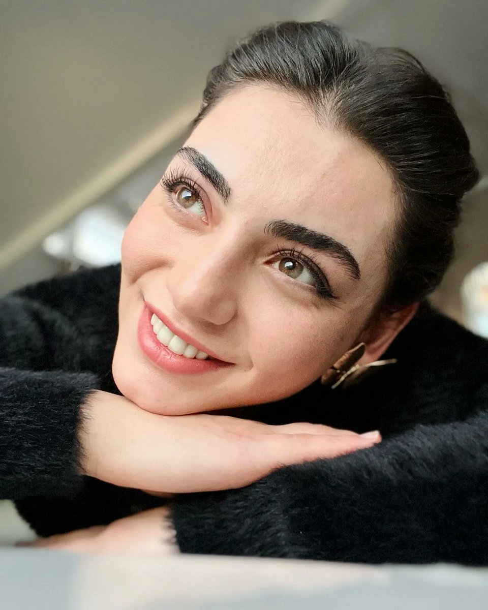 StarsWorldVip's tweet photo. نجمة مسلسل #المؤسس_عثمان #أوزجه_تورار بأحدث ظهور لها عبر السوشيل ميديا... 🦋❤️✨
#OzgeTorer 🦋 #ÖzgeTörer
#STARSTURKEY🇹🇷 #نجوم_تركيا🇹🇷
#NJÖÖMTV🇹🇷 #نجومTV🇹🇷
#STARSWORlD_ViP #نجوم_العالم_ViP
#NJOOMTV #نجومTV https://t.co/oIJ49221uz