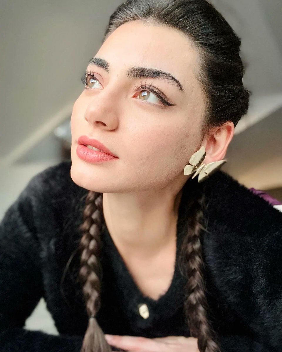 StarsWorldVip's tweet photo. نجمة مسلسل #المؤسس_عثمان #أوزجه_تورار بأحدث ظهور لها عبر السوشيل ميديا... 🦋❤️✨
#OzgeTorer 🦋 #ÖzgeTörer
#STARSTURKEY🇹🇷 #نجوم_تركيا🇹🇷
#NJÖÖMTV🇹🇷 #نجومTV🇹🇷
#STARSWORlD_ViP #نجوم_العالم_ViP
#NJOOMTV #نجومTV https://t.co/oIJ49221uz
