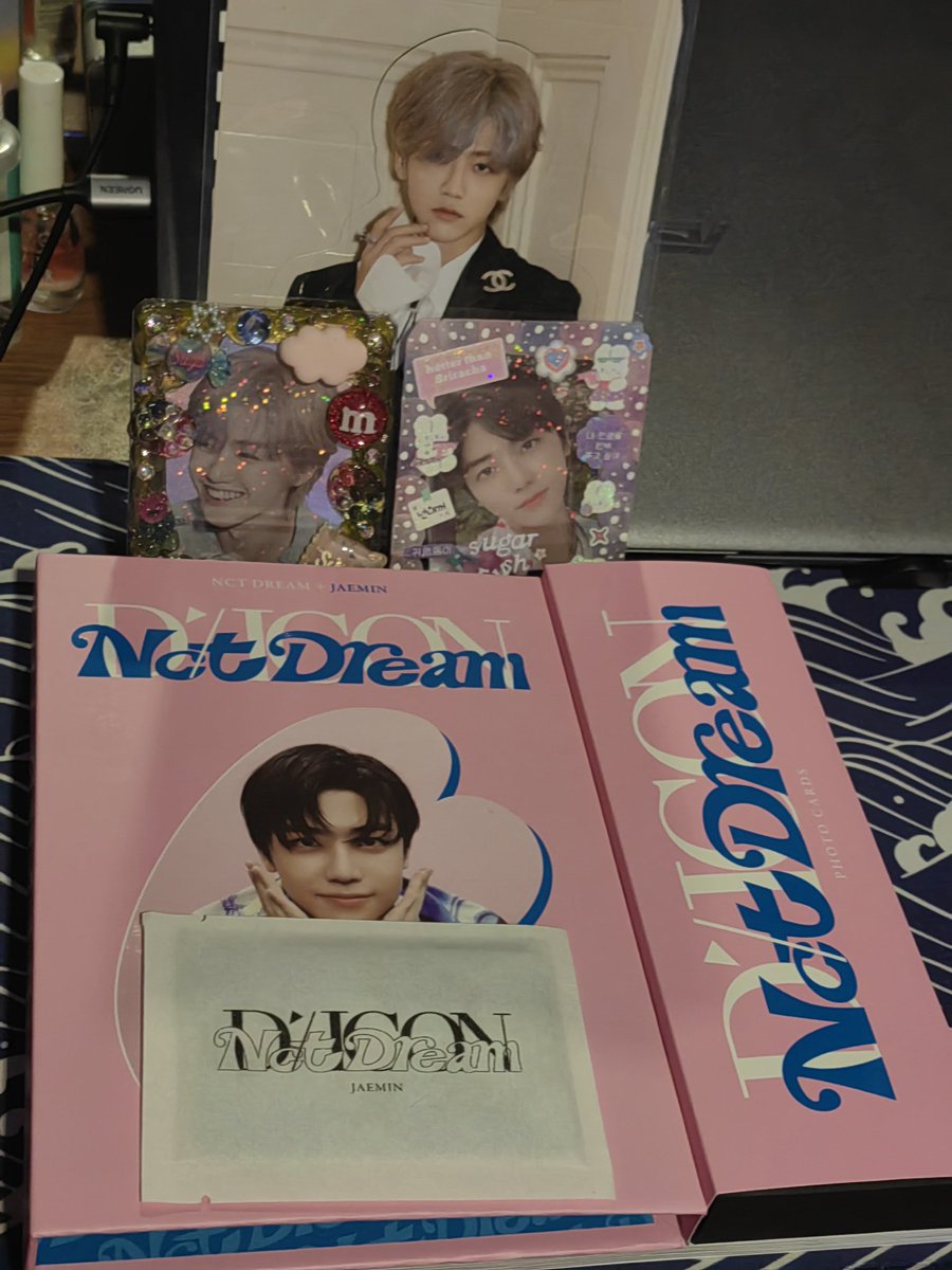 jaemyway's tweet photo. It arrived exactly after work 😭 Jaemin dicon finally came home. It arrived safely and was well packaged. Sama ko na here yung last year na i bought from u na sucessfully arrived.
Thank you so much po @najaesales 🫶
#jelsparks #NJS_PROOFS https://t.co/ylqH2zHhHM