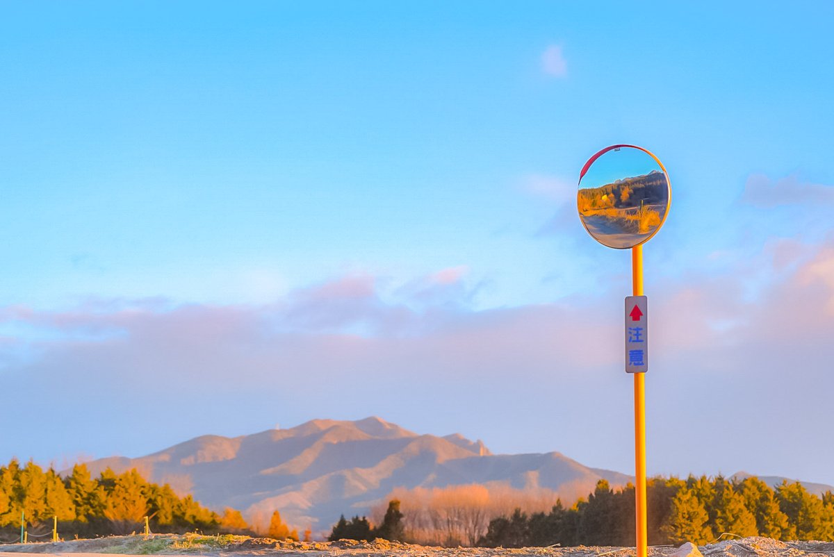 気持ち良い朝空のある風景でした♡
#群馬県 #渋川市 #朝空 #朝の風景 #青空 #空 #風景 #カーブミラーのある風景 #カーブミラー #山 #田舎 #田舎の風景