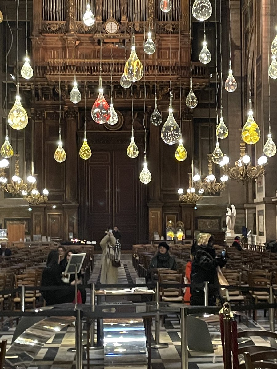 1: a votre avis c’est où. Et surtout 2 .. c’est quoi ? ! Attention c’est de l’art …