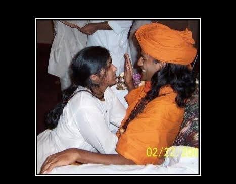 muhammad_alam_k's tweet photo. @vsblackstar @OPRNair2 @RubikaLiyaquat Ye dekh teri b@hen  Yogi k sath yoga karte hue😂 https://t.co/OnIeU9AGys