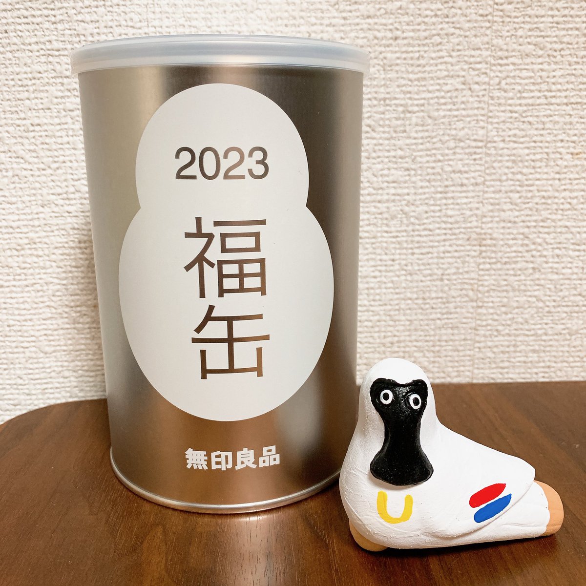 hiro10_24uchi's tweet photo. 今年の福缶の中身は、
佐賀県の尾崎人形 クロツラヘラサギでした。 https://t.co/D5ZkFVGeM9