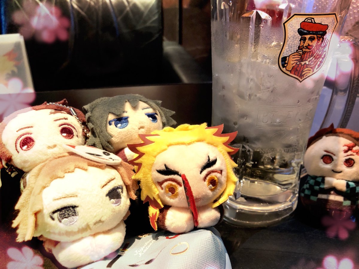 新年会のおもひで....✨✨(遠い日のようだ_(:3 」∠)_)
年明けにわさちゃんのこれんちゃんと新年会しました❗️
わさちゃんが私のために年賀状描いてくれましたーー😭✨✨嬉しい❤️❤️🎴可愛すぎ‼️
あと急なお誘いに来てくれたこれんちゃんもありがとう‼️✨✨
3人でスケブ交換もしましたー😆✨✨