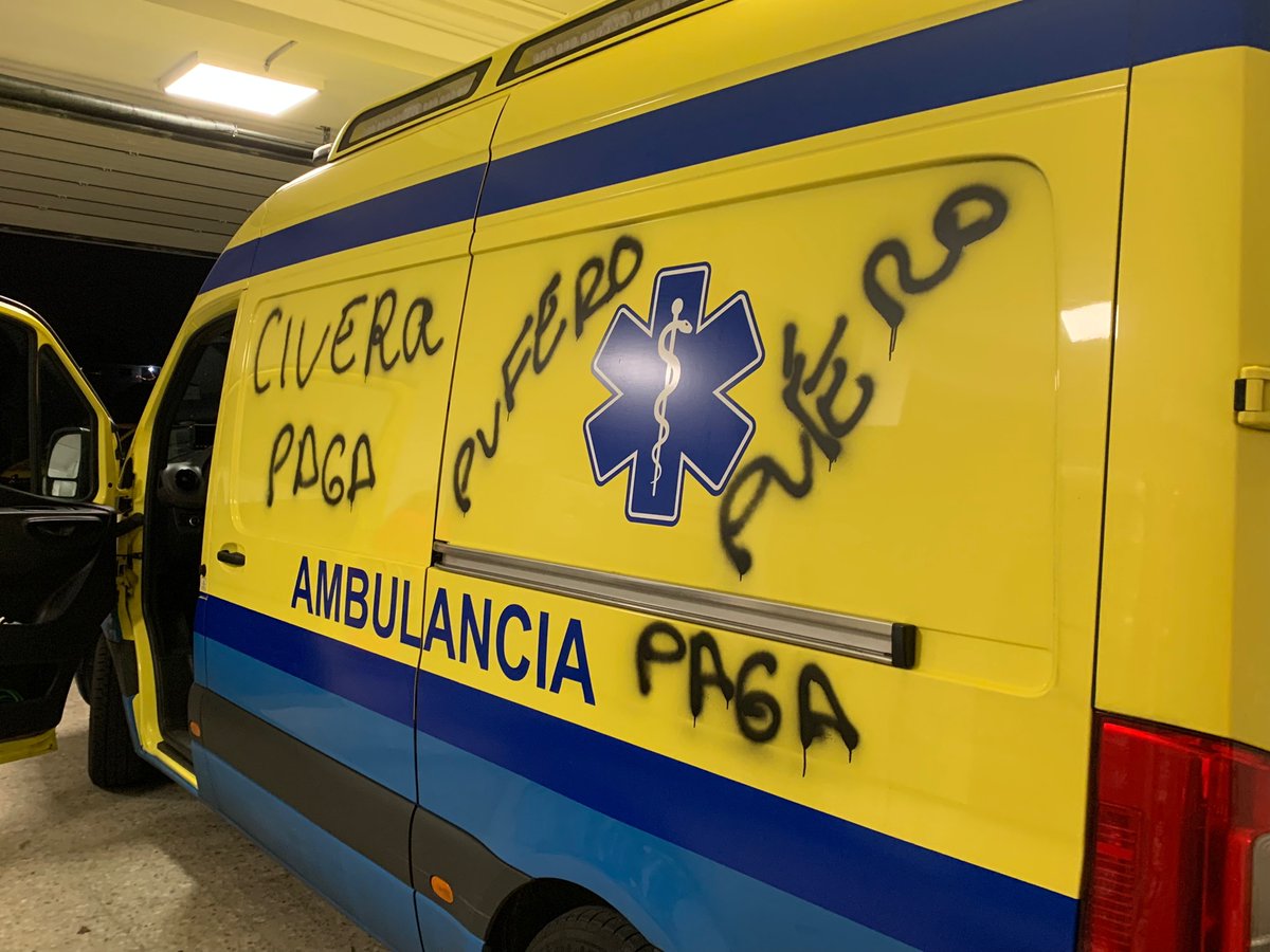 galizaCIG's tweet photo. 🚑Persoal de #AmbulanciasCivera de #Pontevedra péchase en #Montecelo para esixir o pago íntegro do soldo de decembro
👉Forzou unha reunión co xerente da área sanitaria, que se comprometeu a dirixirse ao empresario para que salde a débeda de inmediato
ℹ️ https://t.co/2xyr2VBVWL https://t.co/j53TF0a2TZ