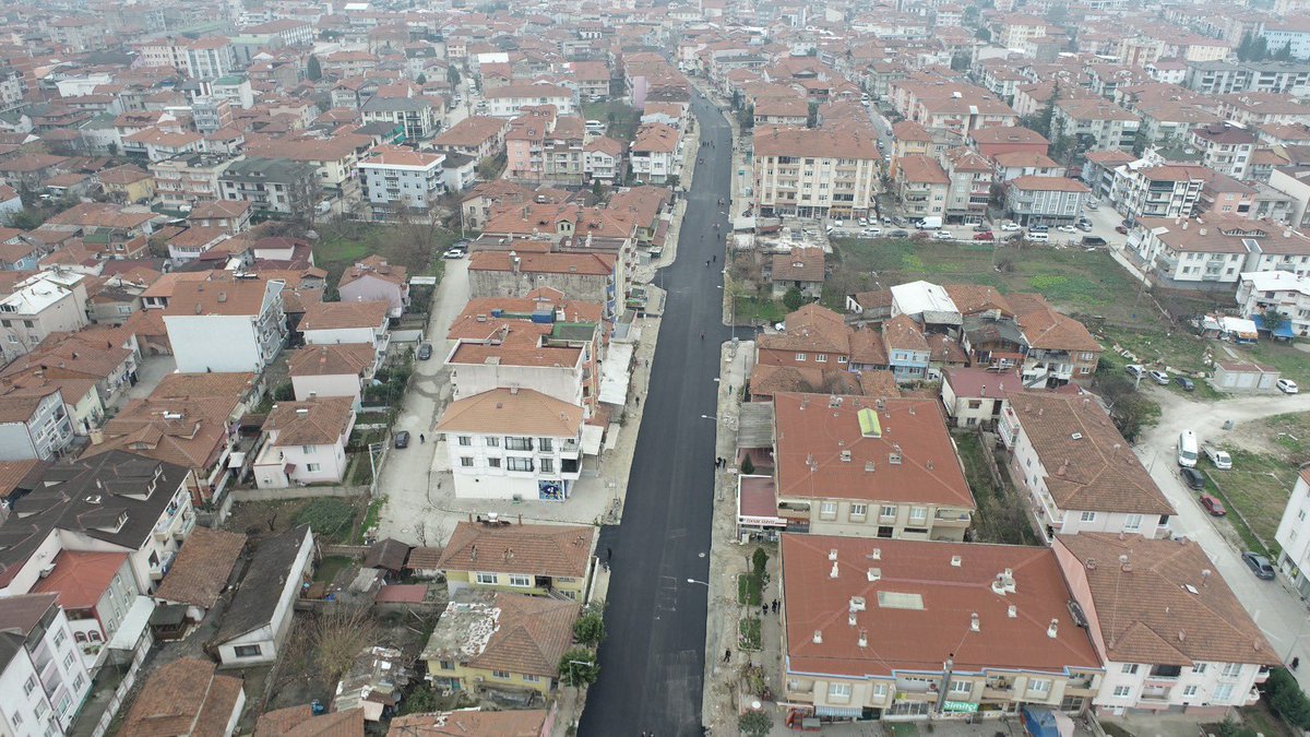 fevzikilic54_'s tweet photo. Alt ve üstyapı çalışmalarımız devam ediyor.

Cumhuriyet Caddemizde önce altyapı yenilendi, sonrasında ise elektrik hatları yerin altına alındı.

Son olarak caddemizi asfalt ile baştan sona yeniledik.

Çalışmalarımız tretuvar ile devam edecek.

Hayırlı olsun.

Hız kesmeden devam. https://t.co/bbR1GC22pg