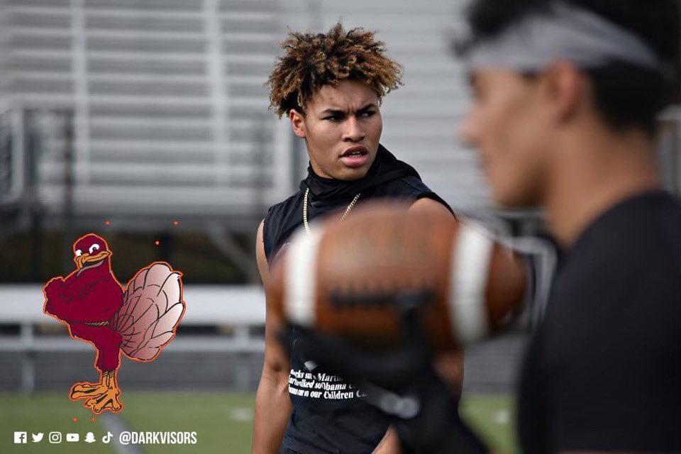 DarkVisors's tweet photo. #HokieNation got themselves a baller✊🏾
•
•
•
•
#football #dmvrecruits #vtech #virginiatechfootball #photography https://t.co/T4hiONEw13