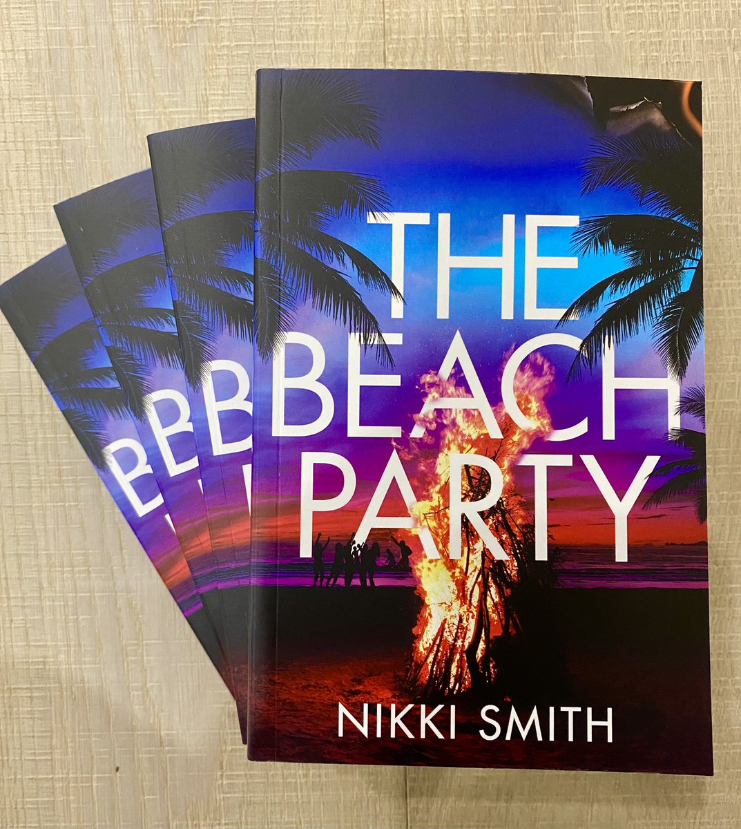 Proofs of #TheBeachParty have just landed on my doorstep &amp; to celebrate (&amp; in hope we will see sunshine at some point again before July!!) I’m doing a giveaway of a SIGNED copy!! To enter, like, retweet and follow by midnight Sun 8th Jan. Winner picked at random. (U.K. only)