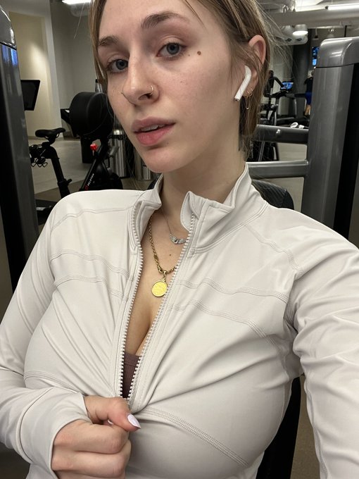 Still getting it in?

OF is glitching way to much im officially frustrated https://t.co/35mjlSVNjG