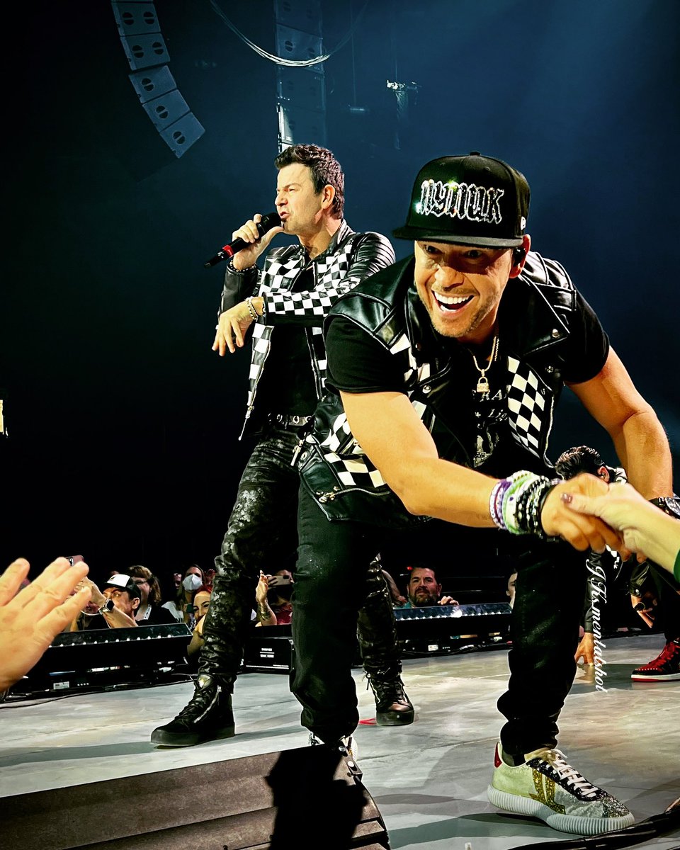 He leaves me w no doubt. He sees us,he ❤️ us.His ❤️ I believe, will conquer all. <a href="/DonnieWahlberg/">Donnie Wahlberg</a> 

Boise, Idaho. June 7,2022 

#NKOTBmixtapetour2022 #NKOTB #DonnieWahlberg #spreadloveandlovewillspread #BHLove #NewKidsOnTheBlock #Blockheads #WeAreAllDonnieGirls #DonnieGirl