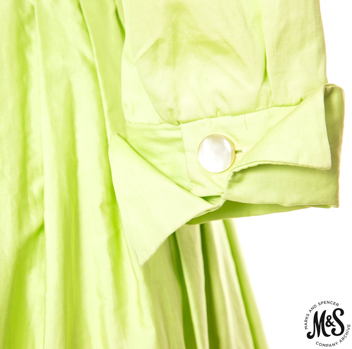 Here's something to brighten up your Wednesday afternoon. A deceptively detailed New Look beauty from c1955. We can't get enough of those cuffs!

#1950s #newlook #newlookfashion #limegreen