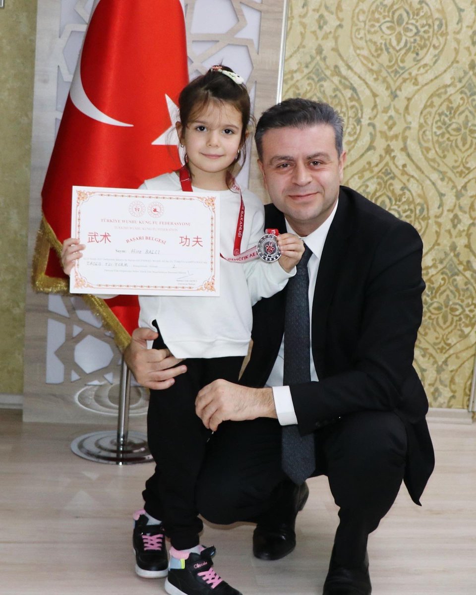 YalovaMem's tweet photo. İl Milli Eğitim Müdürümüz Halil İbrahim Akmeşe, Geleneksel Wushu Kung FU Türkiye Şampiyonasından dereceyle dönen öğrencilerimizle bir araya geldi.
@akmeseibrahim @tcmeb https://t.co/ZcBnEKE4yD