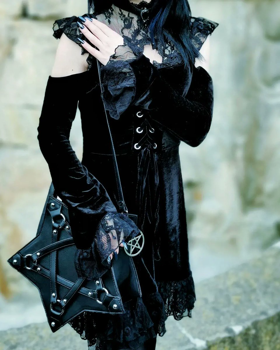 andriamoon1's tweet photo. We built this wonderful look with the help of killstar products
Handbag killstar varga black by @killstar
Dress "Blood Vow Lace dress" by @killstar https://t.co/wrxfWzL9ye