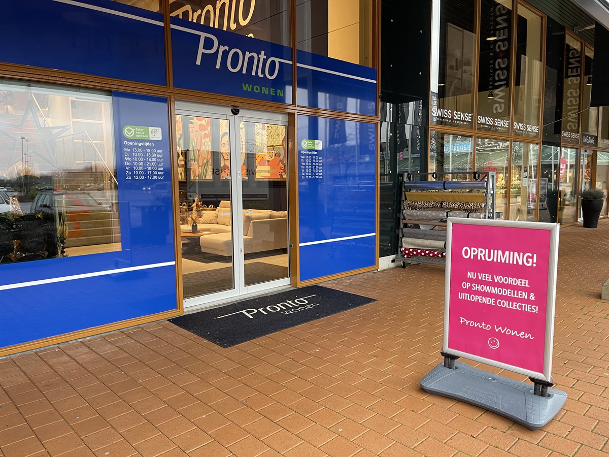 MortiereWinkels's tweet photo. De een noemt het een opruiming, de ander een fabrieks- of wintersale. Voor alle mensen die wel van een voordeeltje houden zijn dit dé dagen om Woonboulevard Middelburg te bezoeken. Vrijwel alle winkels houden deze kerstvakantie uitverkoop. https://t.co/ghVezx7qC3