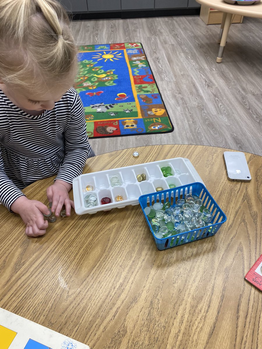 CCLSMcDaniel's tweet photo. For our Space&amp;Weather Unit, Crestwood 2s use #FineMotor and color recognition skills to sort colored “rain drops.” @CCLSChargers https://t.co/fc5sJG4dLC
