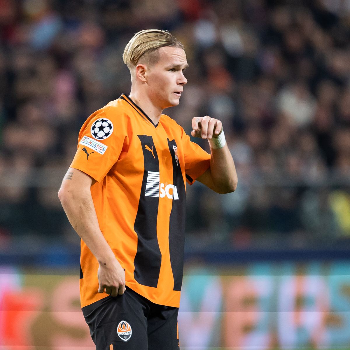 pap_real's tweet image. Chelsea owner Todd Boehly has made it clear to Shakhtar that they will trump any Arsenal bid for Mudryk. 

They are &apos;more than willing to take rivals on and blow them out of the water where necessary&apos;. 
#TransferTips