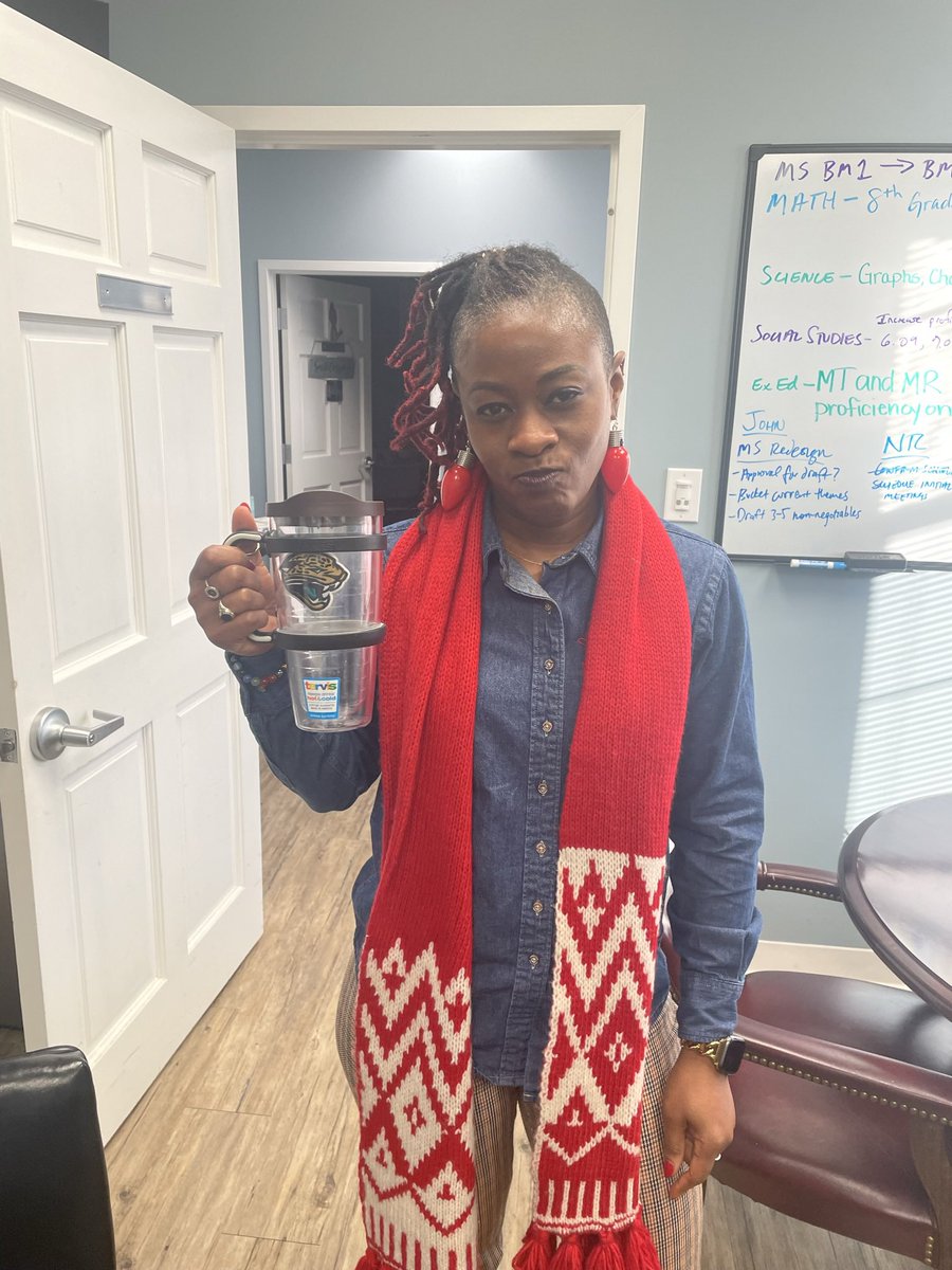ystewart1's tweet photo. This is what happens when you take your coworker up on a friendly wager and the end result is you having to be a good sport…😡
#threedaysoftorture
#DC4L
#neverbetnothingsguaranteed
#worklife
#carryon 
@johnriceedu https://t.co/RKxTRBEow3