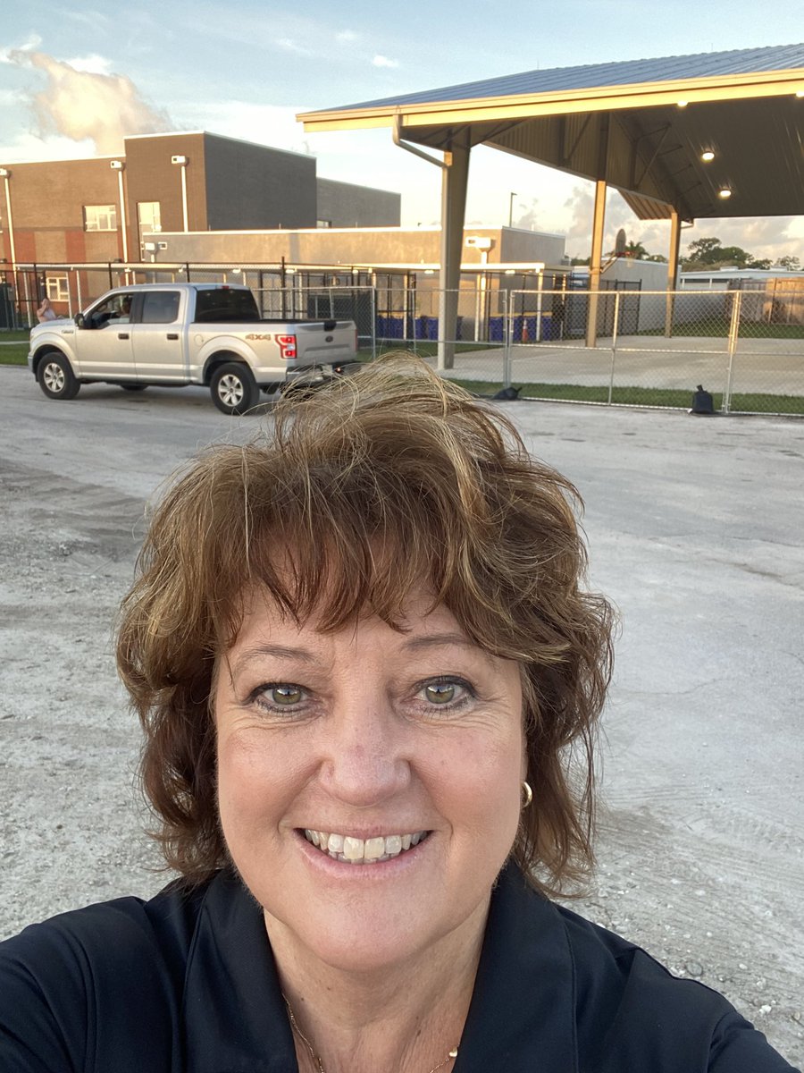 juliesessa's tweet photo. New school new day!  Jensen Beach Elementary replacement school is open !  Great work by all performing a smooth first day opening!! #jensenbeachelementary https://t.co/zPdwfSWchb