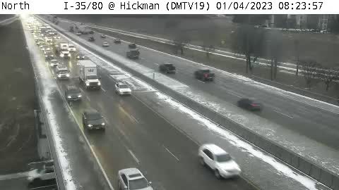 JSydejkoKCCI's tweet photo. The roads in the metro right now are a mess from light snow that has fallen causing conditions to become slick very quickly. There are widespread slowdowns and backups. Please plan for extra time in your travels this morning
#iawx #iowa #desmoines #iadot https://t.co/N4TFIC29VD