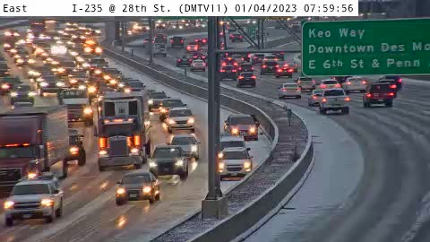 JSydejkoKCCI's tweet photo. The roads in the metro right now are a mess from light snow that has fallen causing conditions to become slick very quickly. There are widespread slowdowns and backups. Please plan for extra time in your travels this morning
#iawx #iowa #desmoines #iadot https://t.co/N4TFIC29VD