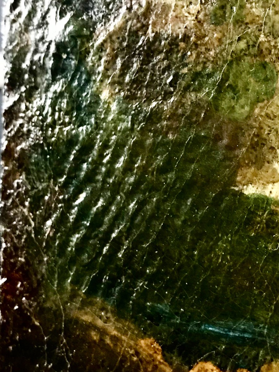I hope everyone had a nice recharging time during the Christmas holidays! Back to the Studio we have a 19th C. painting with a really coarse canvas support, that transfers its rough texture to the surface of the painting, even under very many paint layers #paintingsconservation