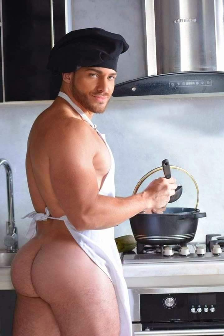 Yoshinori se encontraba en la cocina preparando el desayuno del lector 

"Buenos días querido dime qué quieres para desayunar?~"

Yoshinori was in the kitchen preparing the reader's breakfast.

 "Good morning dear tell me what do you want for breakfast?~"