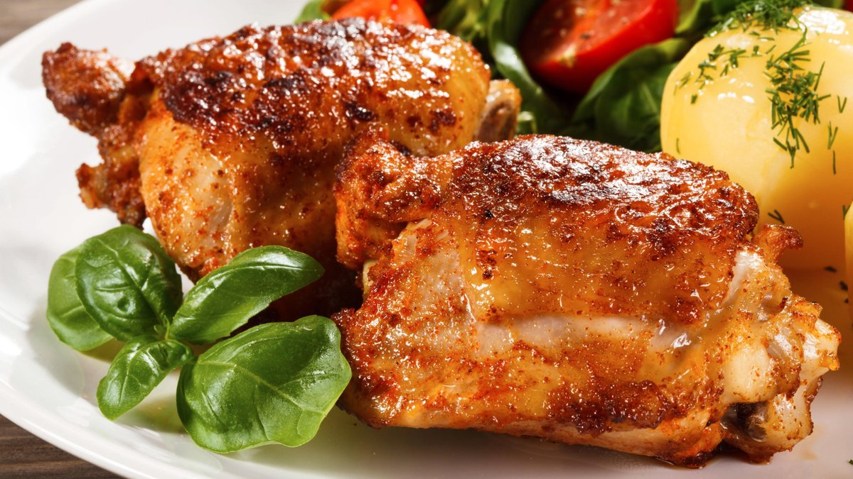 lifehacker's tweet photo. 11 Ways to Actually Eat Healthier in the New Year https://t.co/poU8goz0rt https://t.co/OxxgldoIKH