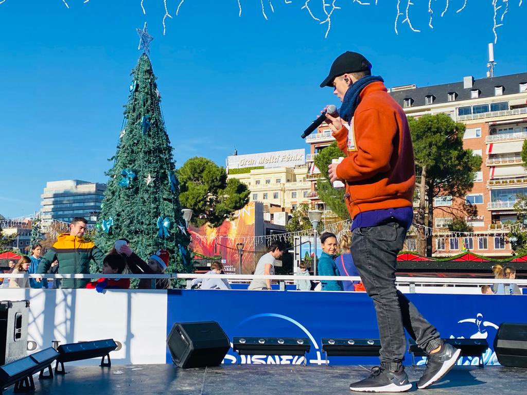 IamLeroySanchez's tweet image. Madrid! Nos vemos en un ratito!! @DisneySpain #MundoExtraño #UnaSeñal