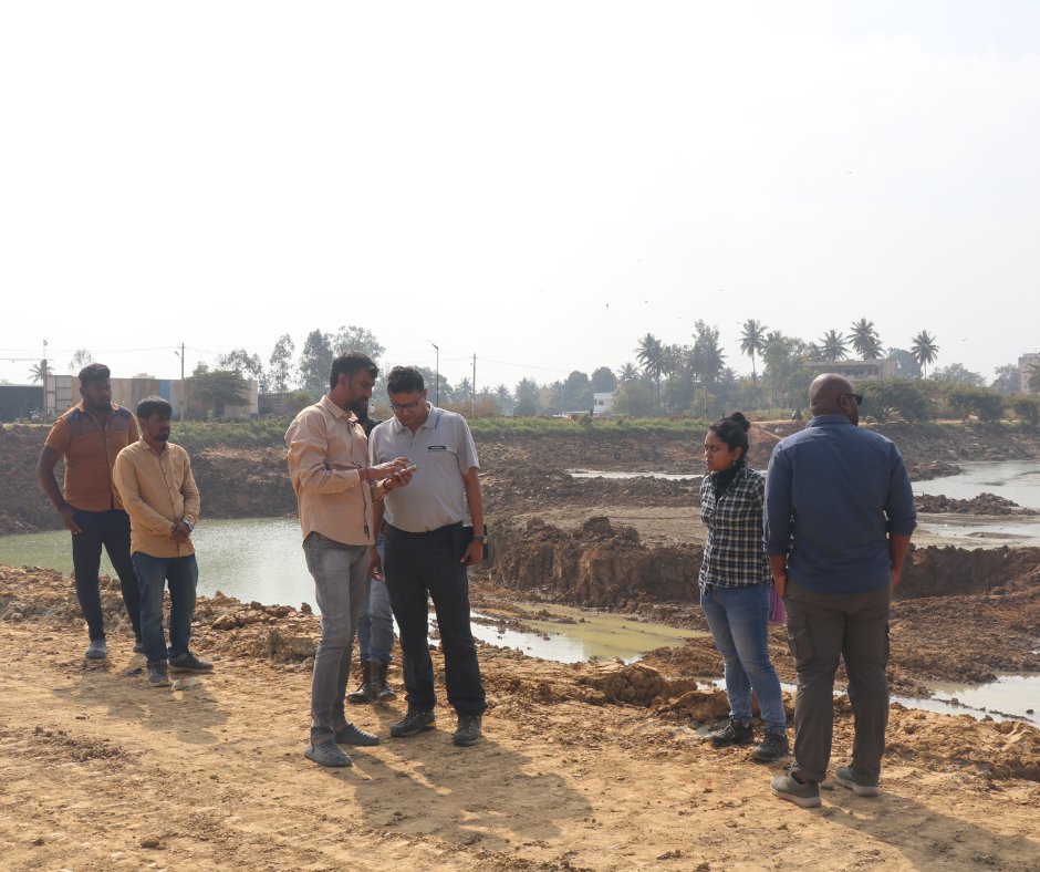 saytrees_ind's tweet photo. The bird and the?
The Bandenallasandra Tank is undergoing desilting and bund formation. We want to thank the HCL Foundation for supporting this lake conservation project.
@HCL_Foundation @hcltech @HCLHarit 
#JalJeevanMission #water #conservation #bangalorean https://t.co/hZ1j3r03Gm