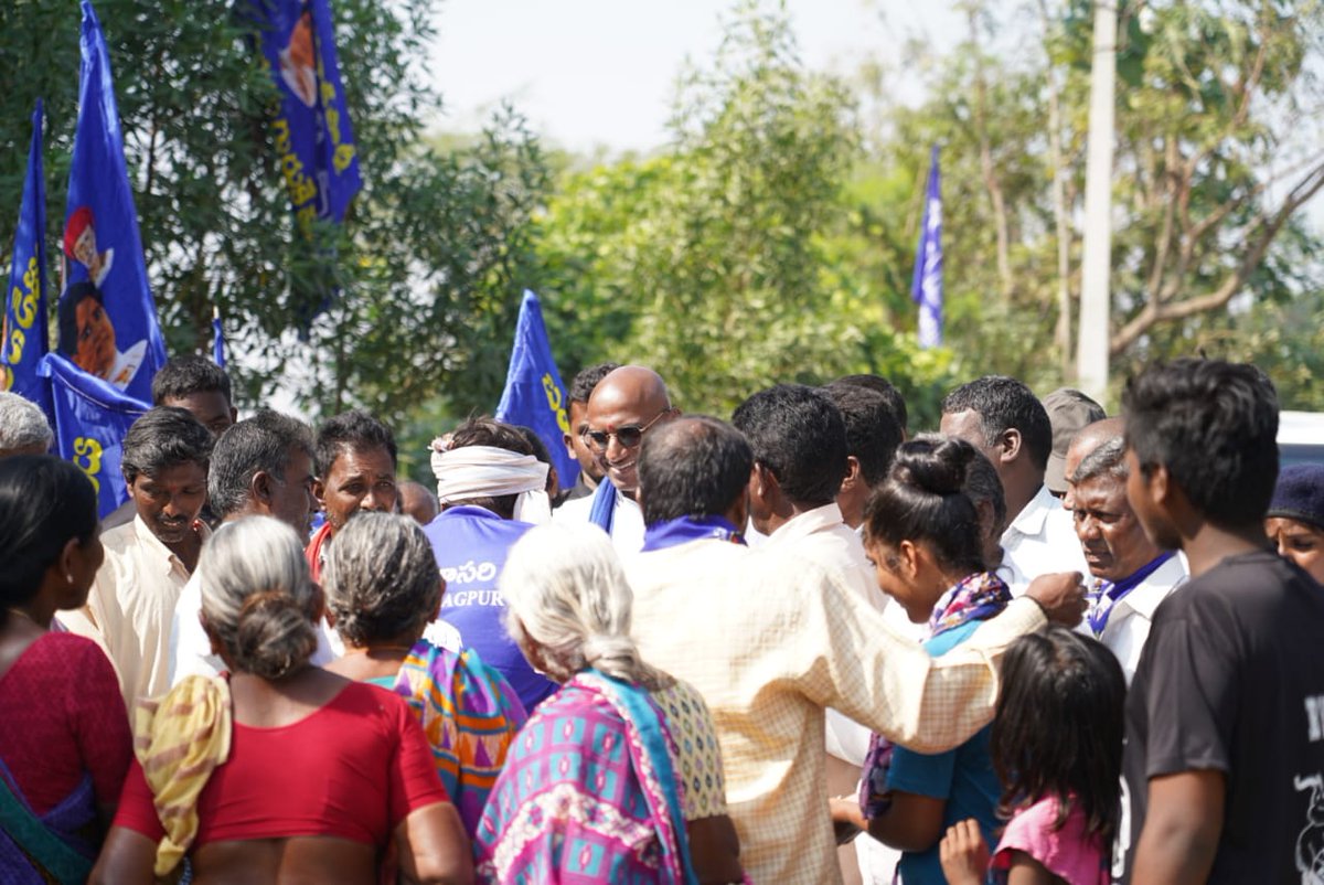 BSPPanjugula's tweet photo. కులనిర్ములనకై #BSP పోరాటం
కుల బానిసనలను తయారుచేయడం కోసం #BJP4India ఆరాటం
#StopHackingMyPhone
#ProtectPrivacy
#HackPovertyNotPhones
#HackInjusticeNotPhones
#RSPraveenSwaero #BITCELL_BSP #BSPPanjugula #AshwinBSP #Bsp_Kalwakurthy #rayadasm #mayawati #bspindia https://t.co/SiptlMUFUv