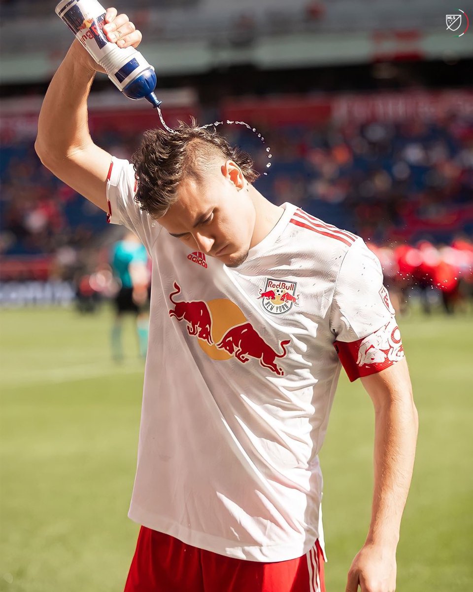 mlsitaly's tweet photo. #LAFC have reached an agreement in principle to sign #USMNT defender #AaronLong ✍🏻📈

✅ Not done or finalized yet, but final stages
❌ Long, 30, is a free agent after his contract with the #NYRB expired
🌴 Long grew up in #SoCal and played college soccer for #UCRiverside https://t.co/yFdjV9ZsjR
