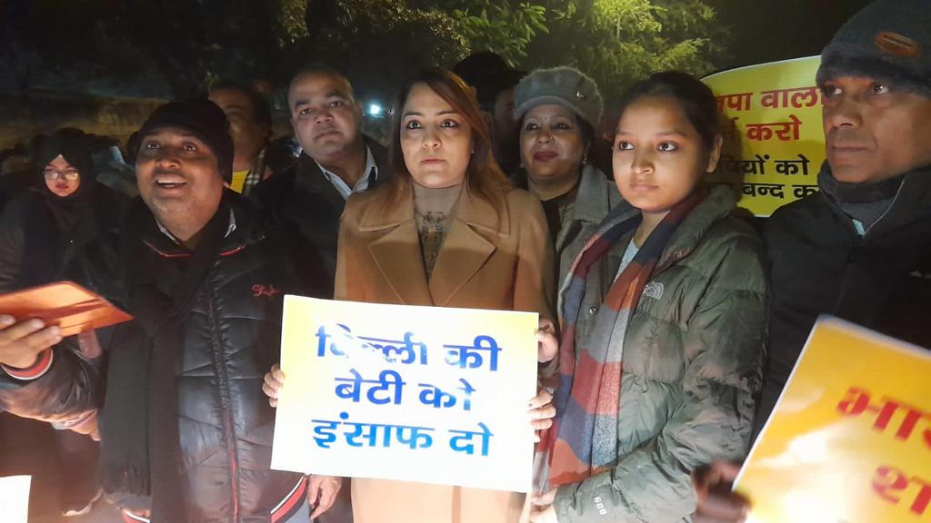 OberoiShelly's tweet photo. What happened in #Kanjhawala must be the last of its kind!

We assemble tonight at Jantar Mantar, to demand justice for the innocent soul, Anjali! 

The culprits and the officers who didn't respond, deserve strictest punishment.

An example should be set! https://t.co/RTfe5CAyrx