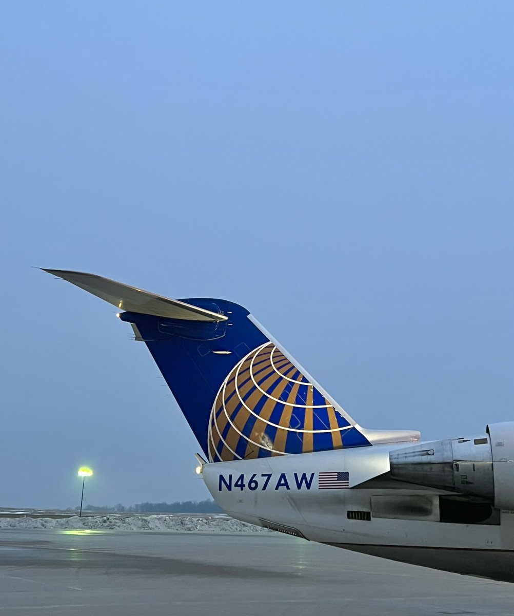 ATWairport's tweet photo. ATW 🤝United
#atw #appleton #unifi #unitedairlines #miswest #airport #aviation #planespotting #behindthescenes #ramplifeisbestlife #avgeeks https://t.co/qpniQppFsX