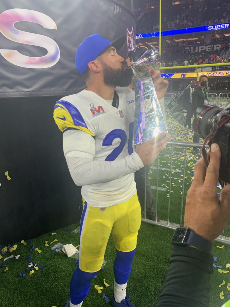 OgNam213's tweet photo. @podoffame Happy Birthday #EricWeddle 🎂🎈 #Ramily #Rams #SBLVI #RamsHouse https://t.co/FGWwN14FpO