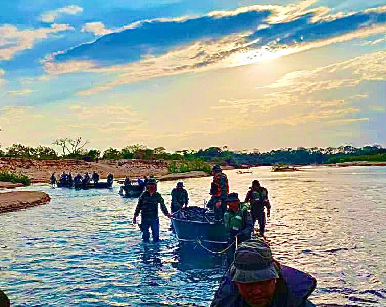 dhernandezlarez's tweet photo. #FANB en despliegue permanente en todas nuestras fronteras, garantizando la soberanía nacional. Para la FANB la Patria es primero ! https://t.co/ZpDnVahkZH