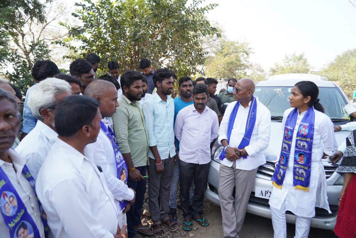 BSPPanjugula's tweet photo. అర్థం లేని అప్పులు ప్రజలకు ముప్పు అంటున్న #BSP
అప్పుల మాటున వచ్చే కమీషన్లు యే లక్ష్యం అంటున్న #BJP4India
#StopHackingMyPhone
#ProtectPrivacy
#HackPovertyNotPhones
#HackInjusticeNotPhones
#RSPraveenSwaero #BITCELL_BSP #BSPPanjugula #AshwinBSP #Bsp_Kalwakurthy #rayadasm #mayawati https://t.co/cInDDwinYF