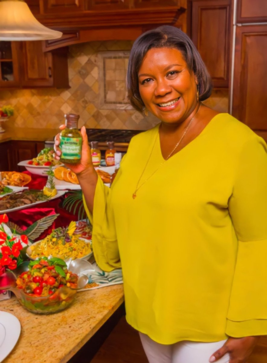 Founder Spotlight!🔦
The Sauce Boss herself!🙌Debra Sandler has over 3 decades of experience in the food industry!🍽️
Her passion for culinary creations stemmed from her childhood, with her large family supporting each other's delicious masterpieces!🔥
#founderspotlight #bazodee