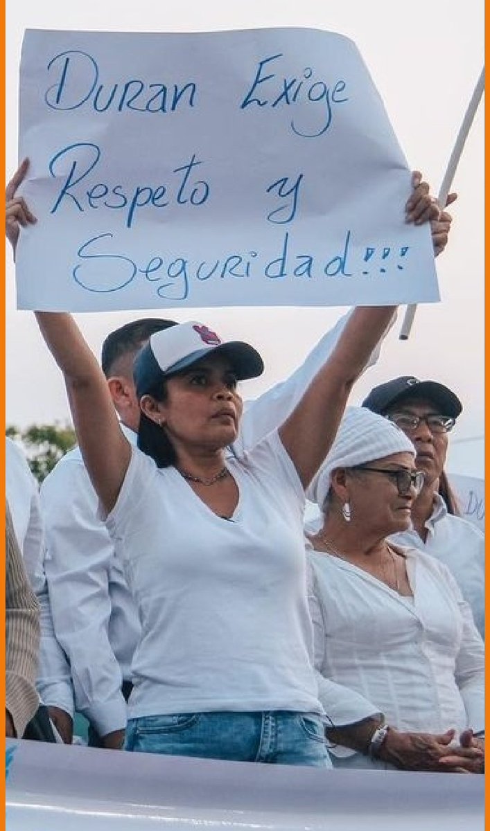 carlitosdm66's tweet photo. Arrancó oficialmente la temporada de "políticos humildes" en el Ecuador. https://t.co/qwIGdfgd5g