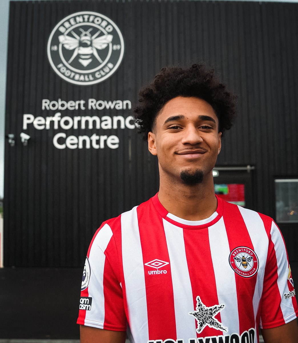 BrentfordFC's tweet photo. ๐ @kevinschade_ on location at the Robert Rowan Performance Centre
#SchadeSigns https://t.co/bTIdqmwHND