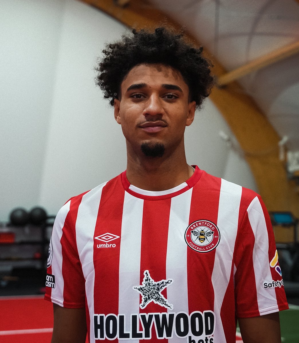 BrentfordFC's tweet photo. ๐ @kevinschade_ on location at the Robert Rowan Performance Centre
#SchadeSigns https://t.co/bTIdqmwHND