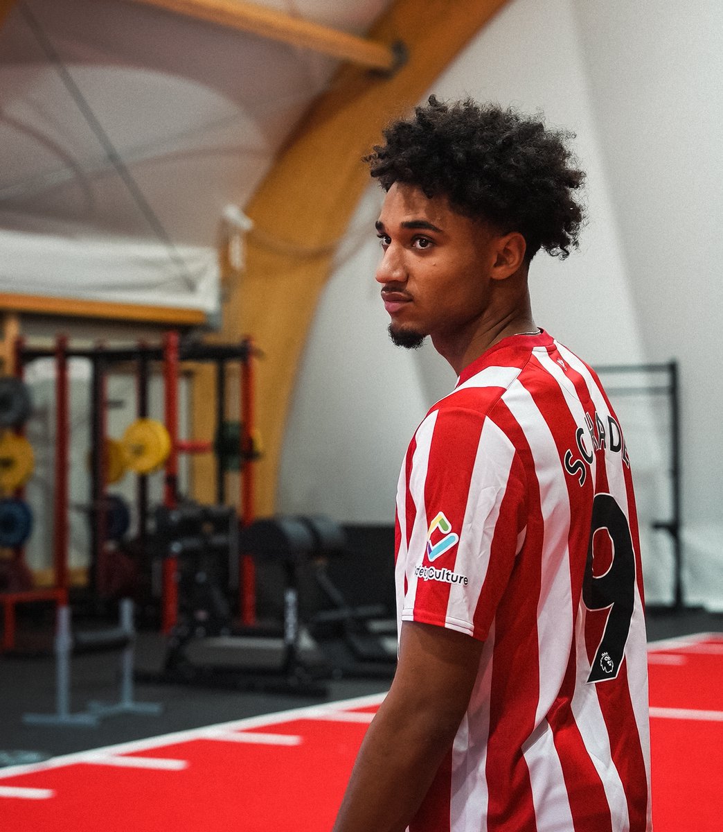 BrentfordFC's tweet photo. ๐ @kevinschade_ on location at the Robert Rowan Performance Centre
#SchadeSigns https://t.co/bTIdqmwHND