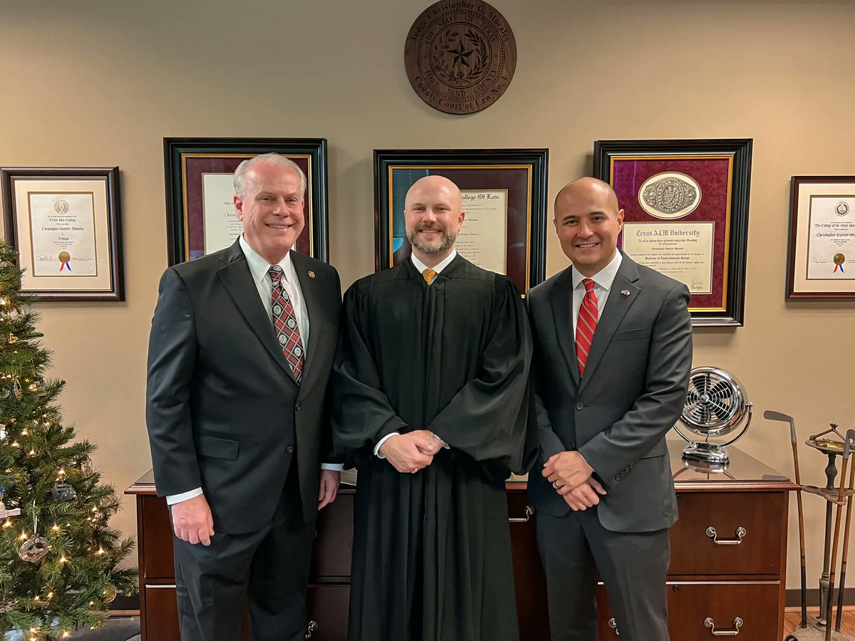 JaceyJetton's tweet photo. Congratulations to Judge Morales on reelection &amp; the new judge for the 268th, Judge Rogers. It was great seeing Commissioner Morales as well. The Morales duo are great examples of what strong leadership looks like in our Fort Bend GOP. Proud of our Fort Bend Republican leaders. https://t.co/ANtbVOAdQH