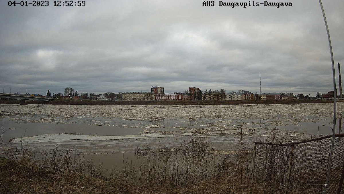 LVGMC_Meteo's tweet photo. Ūdenslīmenis upēs sāk stabilizēties, tomēr upju palienes un zemākās vietas ir plaši applūdušas. Turpinās ledus iešana upēs.
https://t.co/iWxjjNxvTW
Spēkā ir brīdinājums par augstu ūdenslīmeni.
https://t.co/60DRDlo9za
#pali #ledus
@VARAM_Latvija @ugunsdzeseji https://t.co/jxYSiS8hKe