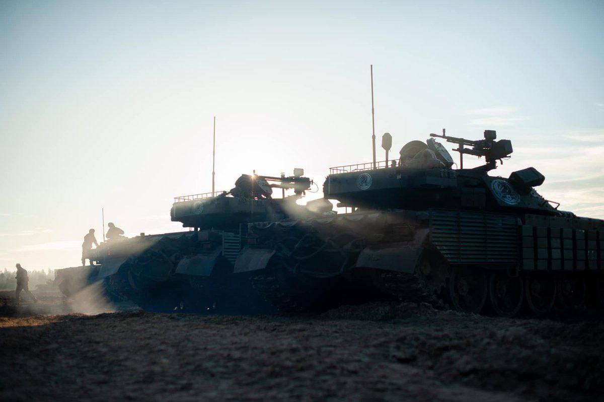 AUSTROHNGARO2's tweet photo. Fotos de tanques #M55S (T-55s mejorados) entregados por #Eslovenia como parte de un batallón de tanques de la 47a Brigada de Asalto Separada de las #AFU formada en noviembre. #UkraineRussiaWar️ #Ukraine️ #RussiaUkraineWar #Russian #UkrainianArmy https://t.co/GnQOwRTxqk