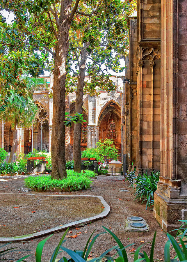 @rostovgayrepub @Architectolder The Cathedral of the Holy Cross and Saint Eulalia (Catalan: Catedral de la Santa Creu i Santa Eulàlia), also known as Barcelona Cathedral

These are the cloisters and atrium.