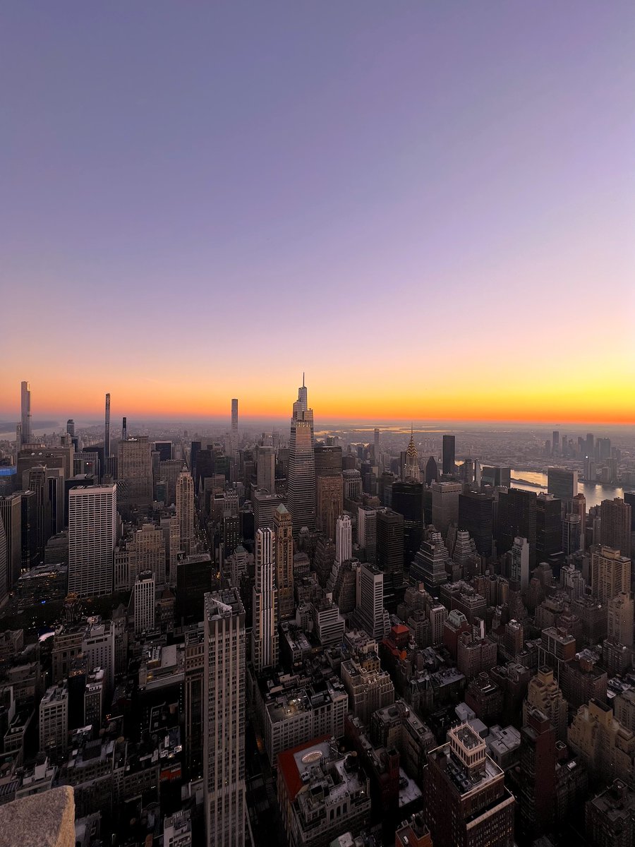 Empire State Building tweet media