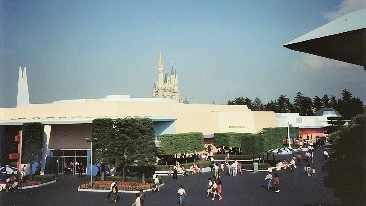 Dan_Android_st's tweet photo. Tomorrowland - Tokyo Disneyland (early 1990s)
#TDL #Tomorrowland_history #Retro_Future https://t.co/a2JXqpE6Qk