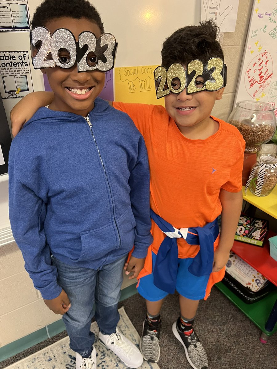 carlyk4th's tweet photo. We are ready for a great NEW YEAR! #mbeisfamily #bethelight2023 #mbsbears2023 https://t.co/juRU3qbBua